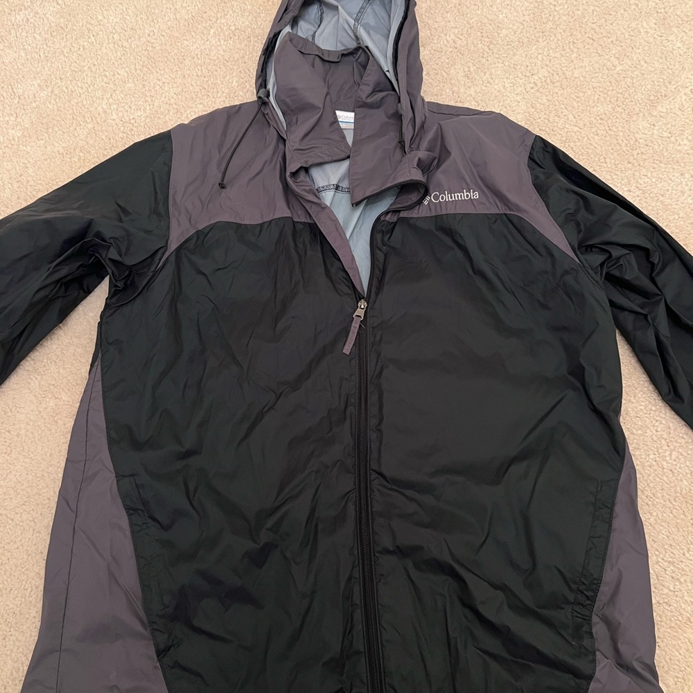 Columbia Men's Black and Gray rain Jacket